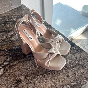 Steve Madden Beige Knotted Platform Heels